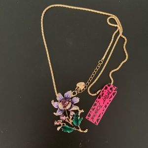 🎉🥳 host pick 🥳🎉 Betsey Johnson flower necklace